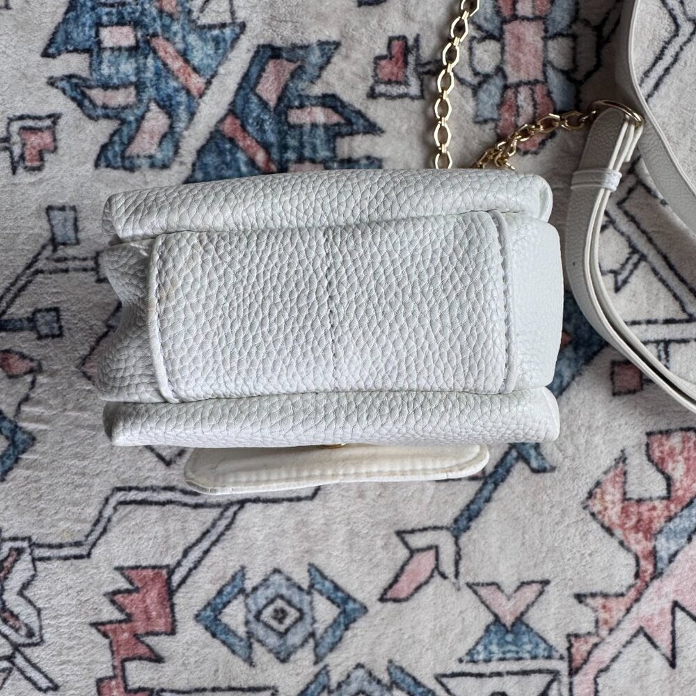 House of Harlow 1960 Luxe Crossbody Bag - White Pebbled w/ Gold Chains - Picture 5 of 7